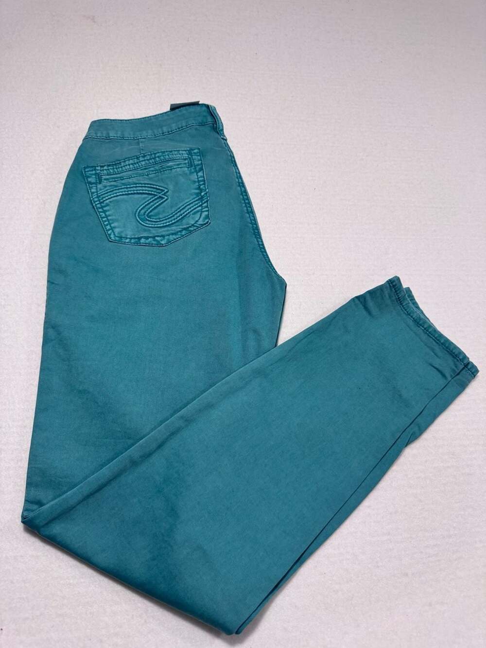 NWT Silver Jeans Co Gwen Mid Rise Straight Fit Skinny Leg Teal Jeans W28 L31